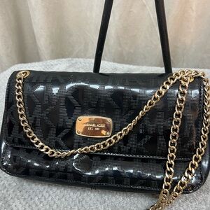 🖤♠️Michael Kors black patent leather purse with gold hardware-GUC